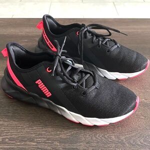 Puma - Women’s - SIZE 8 - Soft Foam Sneakers - Brand New!